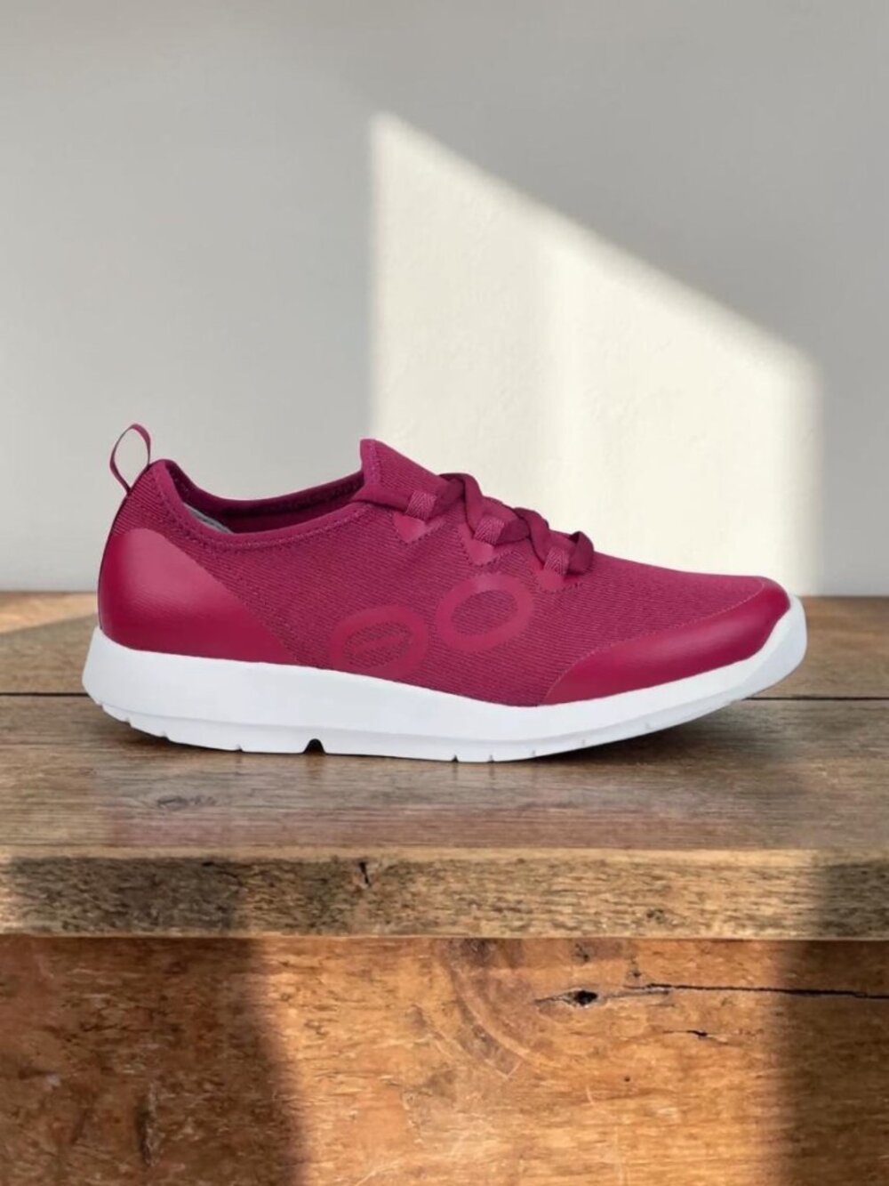 (New) OOFOS – OOmg Sport LS Recovery Shoes (Rosebud) – Women's 8